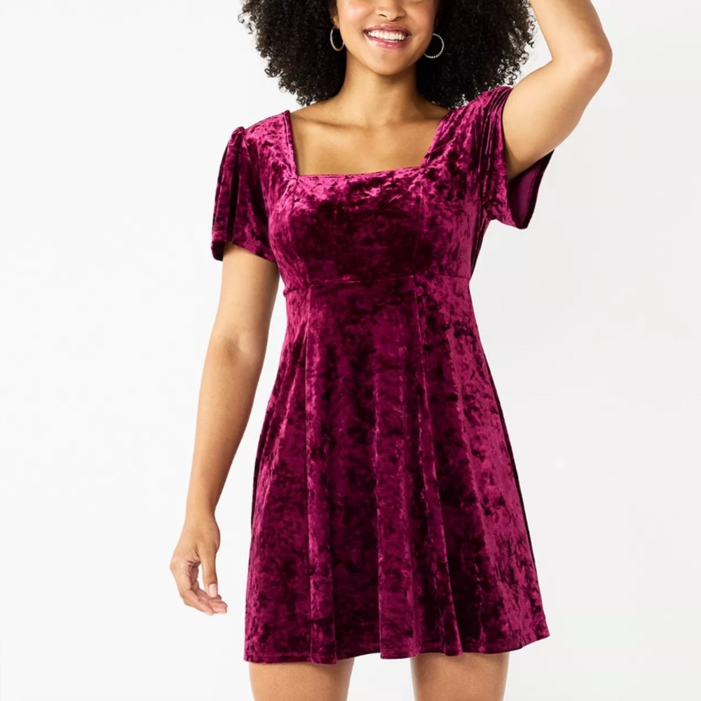 Juniors Red Velvet Dress.
Size L.